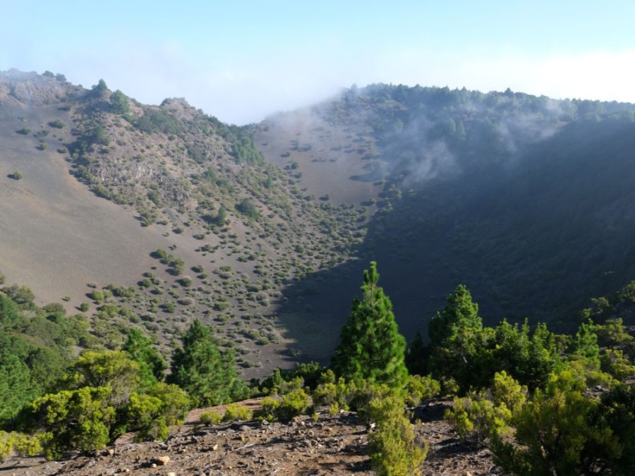 Hoya de Fireba El Hierro krater