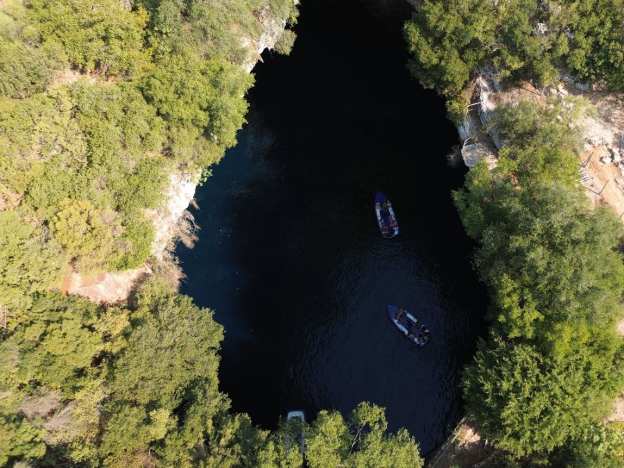 Melissani Kefalonia